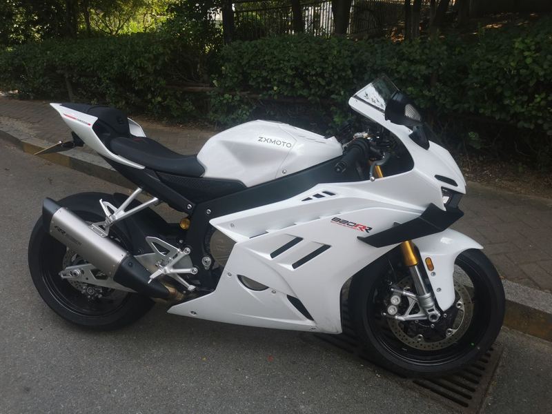 张雪机车 820RR