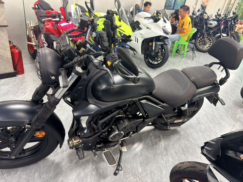 豪爵 TR300