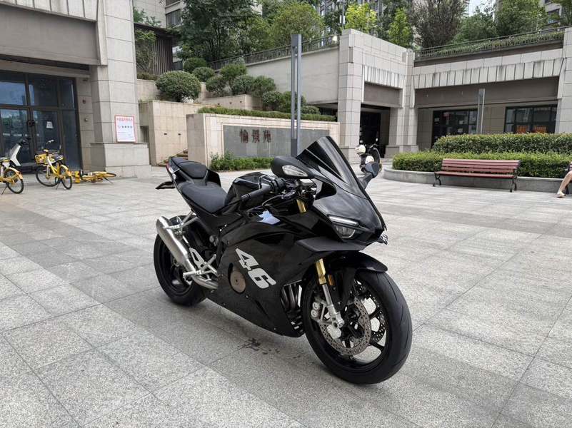 张雪机车 500RR
