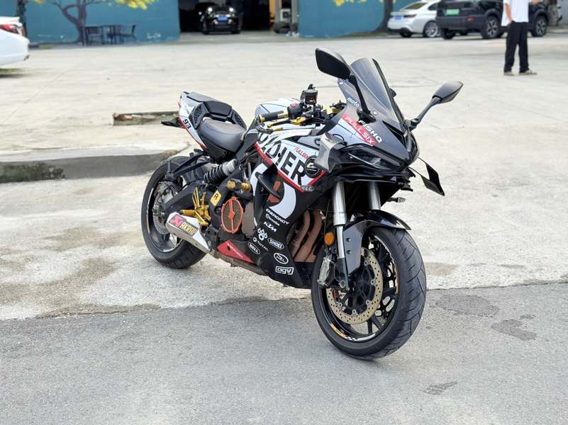 QJMOTOR 赛600
