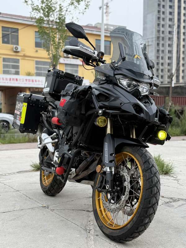 贝纳利 TRK552