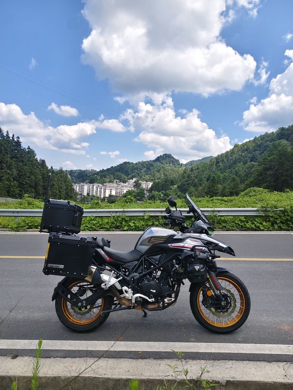 贝纳利 TRK552