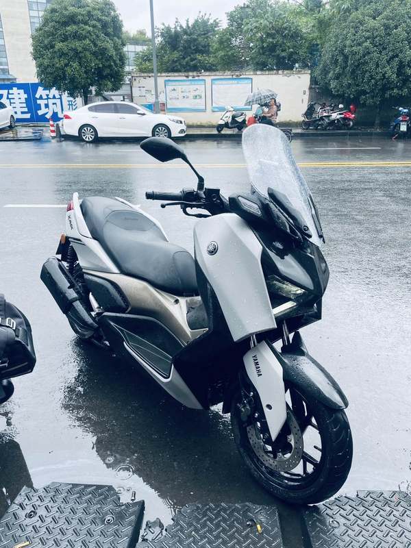 雅马哈 XMAX