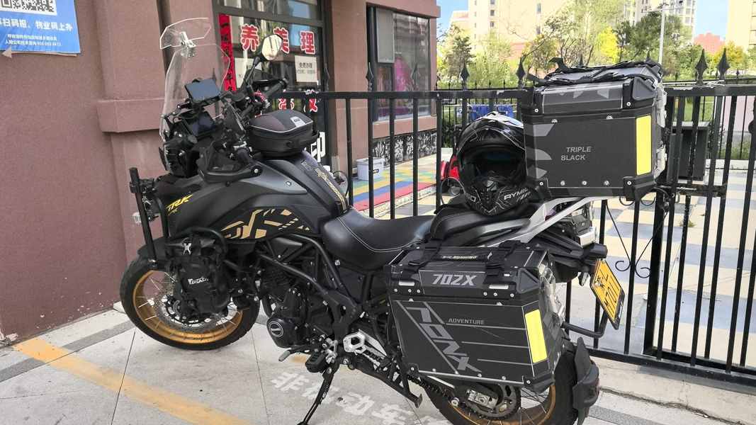贝纳利 TRK702