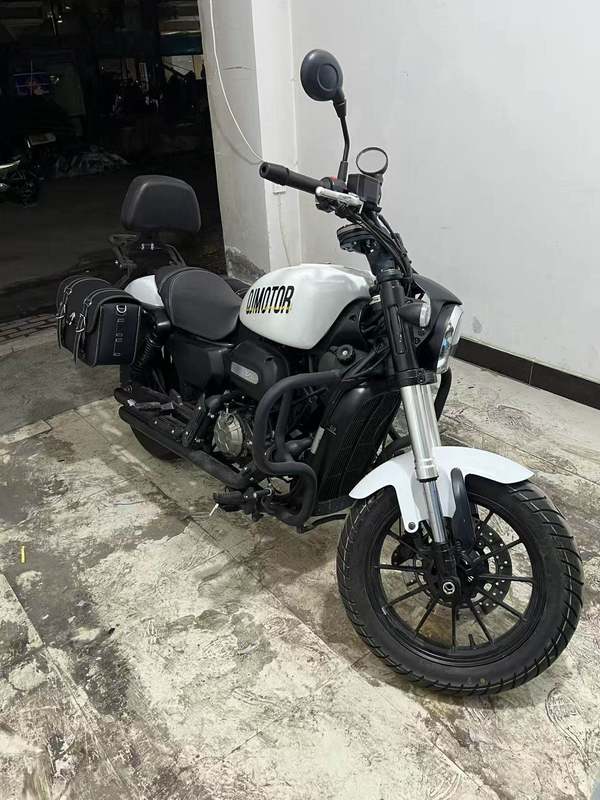 QJMOTOR 闪300S