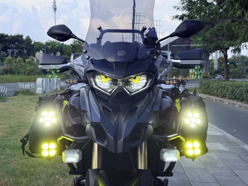 贝纳利 TRK552