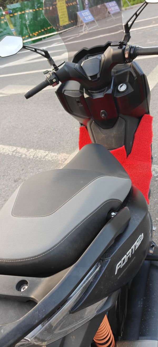 QJMOTOR 鸿250