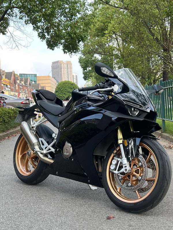 张雪机车 500RR