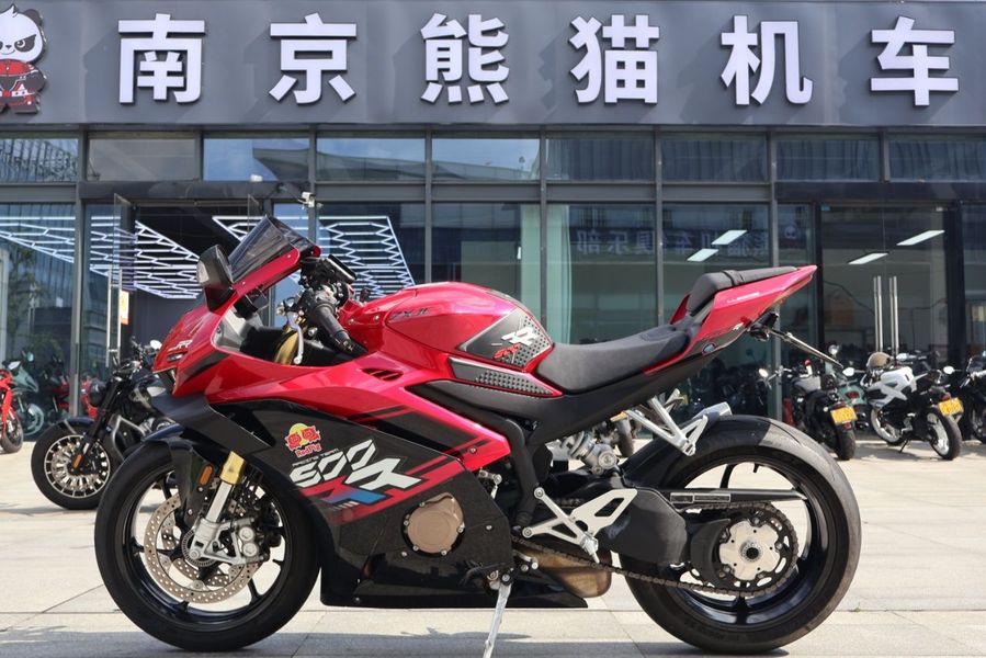 张雪机车 500RR