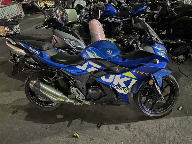 豪爵铃木 GSX250R