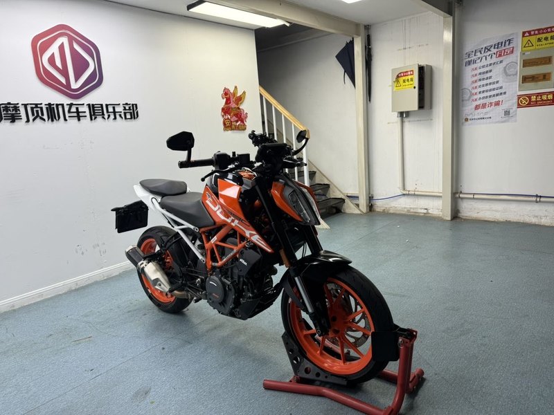 KTMR2R 390 Duke