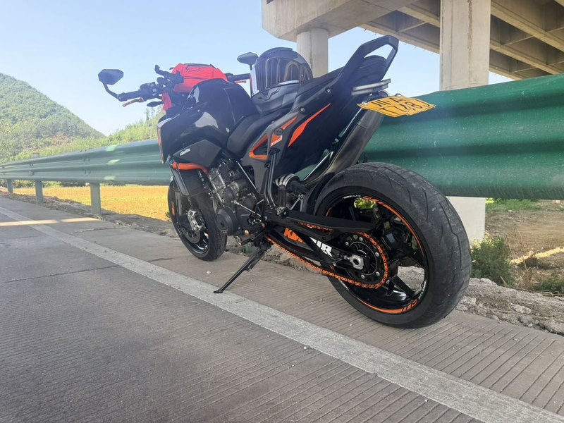 KTMR2R 790 Duke