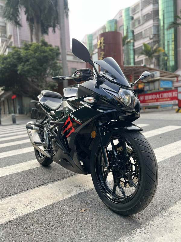 豪爵铃木 GSX250R