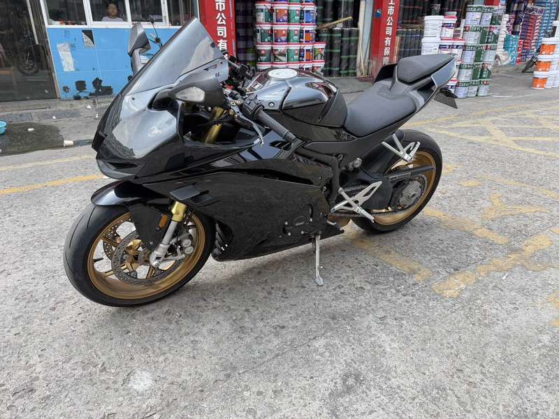 张雪机车 500RR