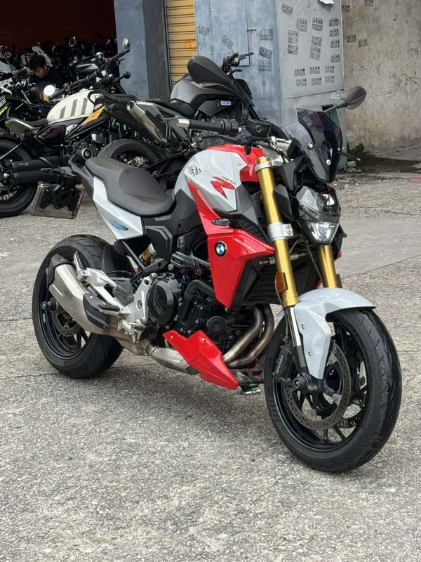 宝马 F 900 R