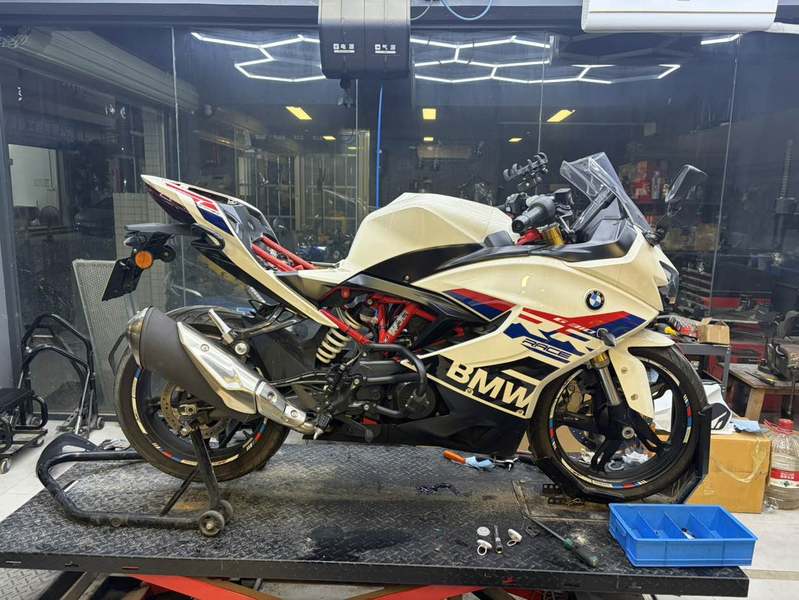 宝马 G 310 RR