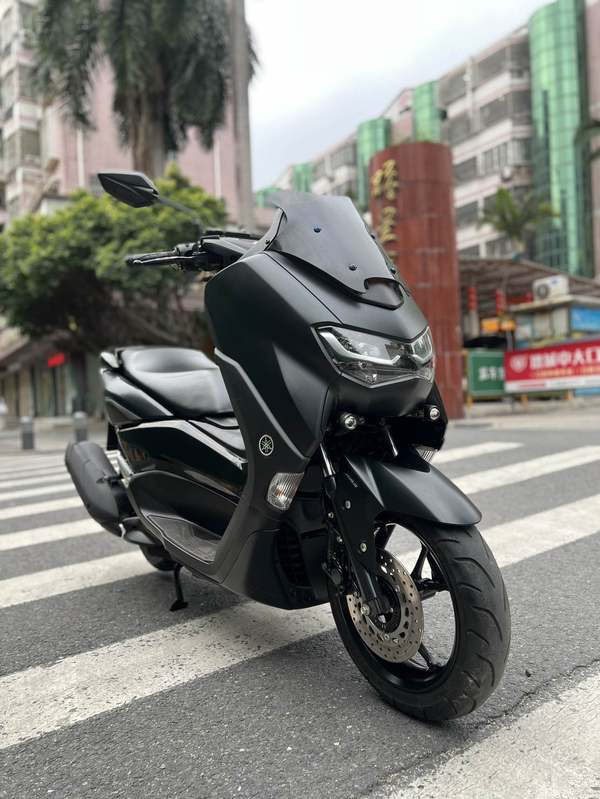 雅马哈 NMAX