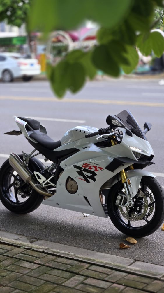 张雪机车 500RR
