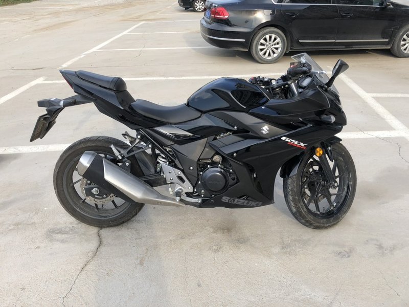 豪爵铃木 GSX250R