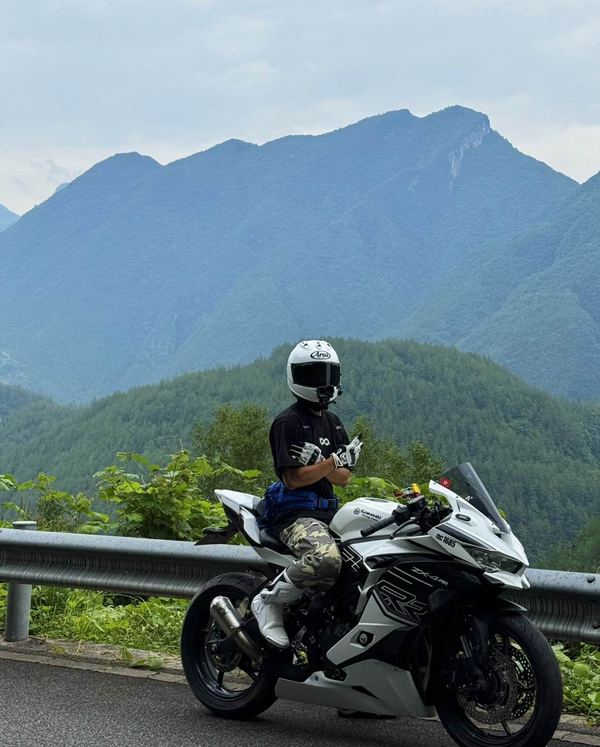 川崎 ZX-4R