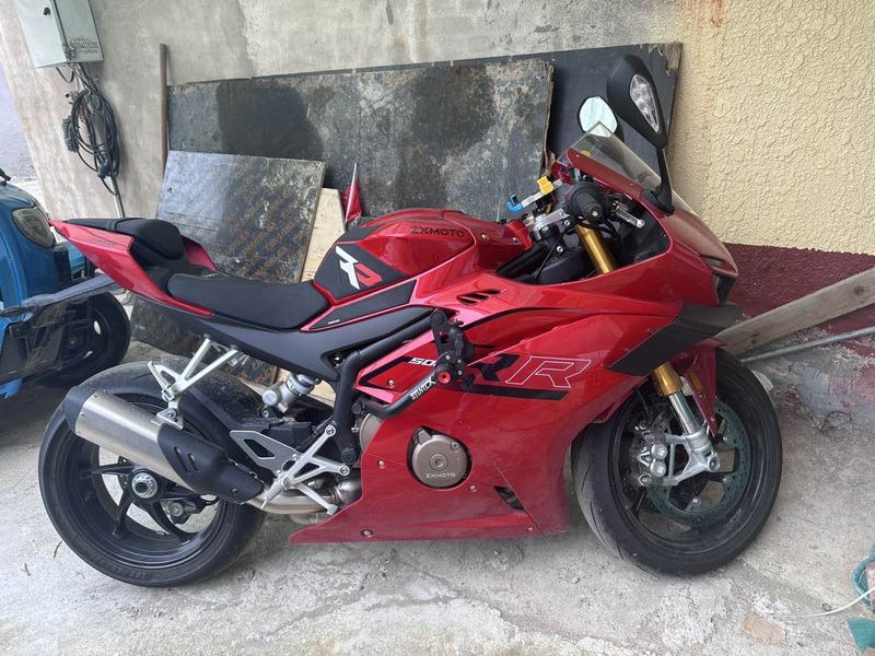 张雪机车 500RR