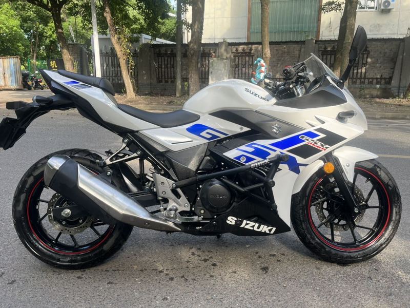 豪爵铃木 GSX250R