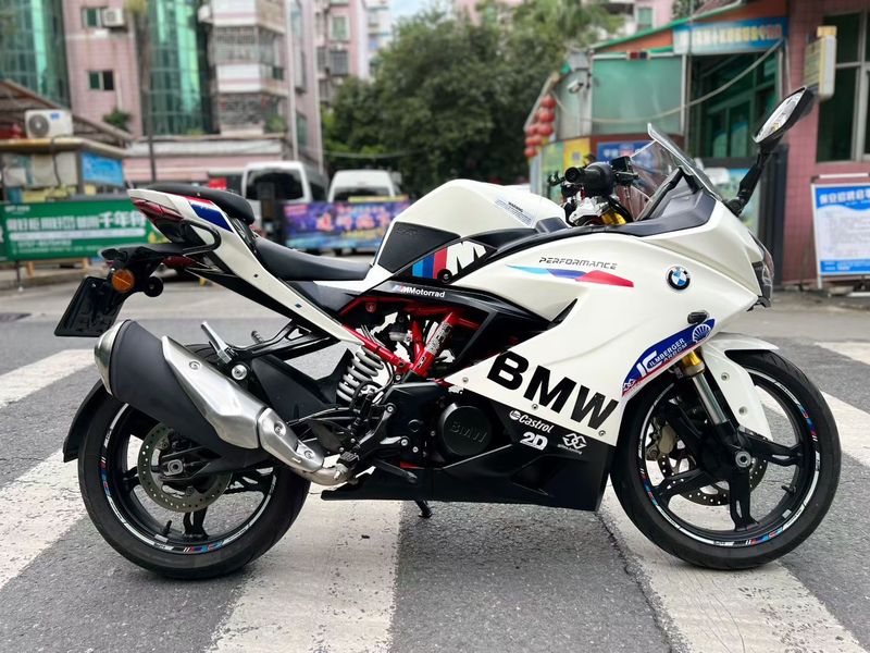 宝马 G 310 RR