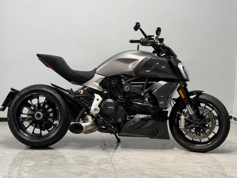 杜卡迪 Diavel 