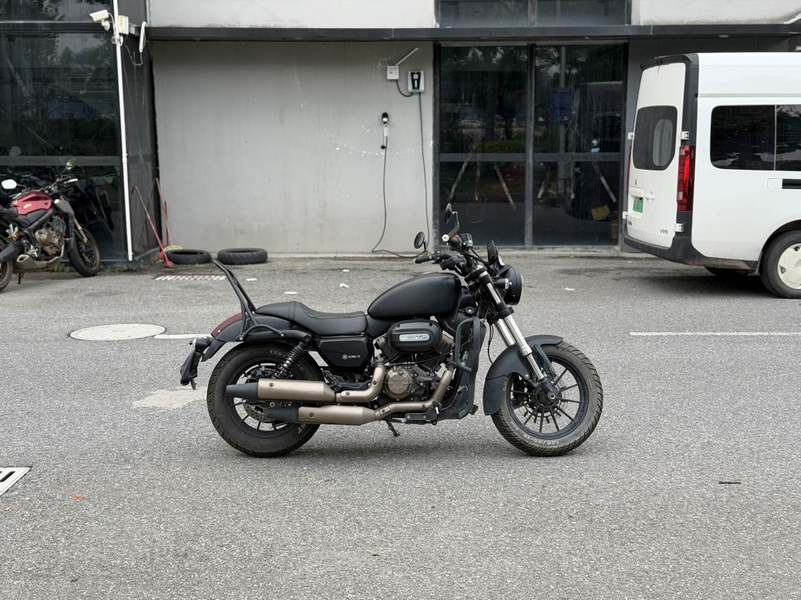 QJMOTOR 闪300S