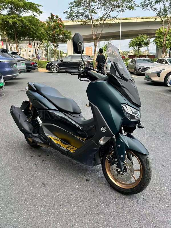 雅马哈 NMAX