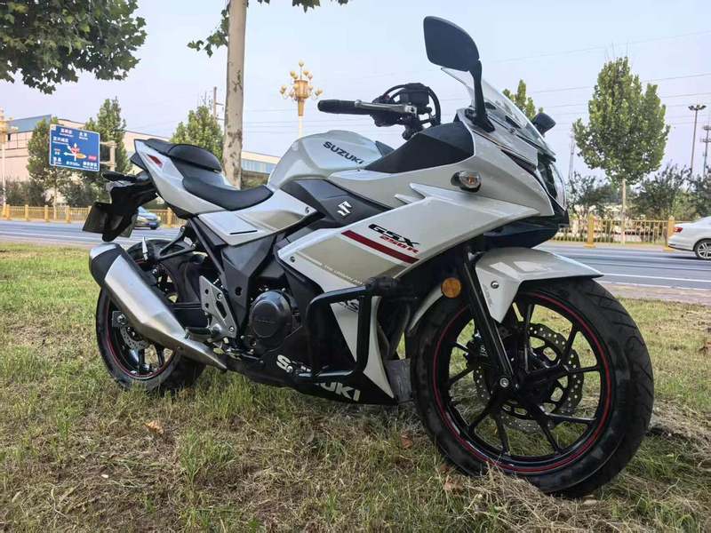 豪爵铃木 GSX250R