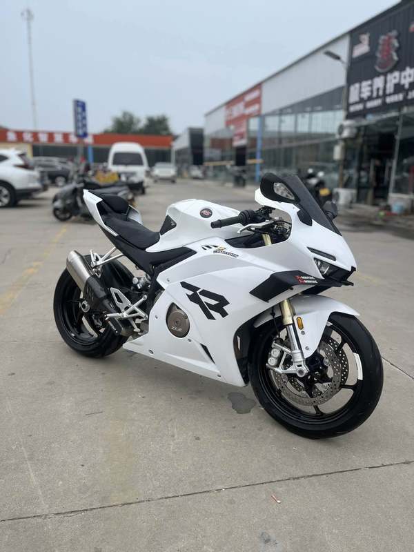 张雪机车 500RR