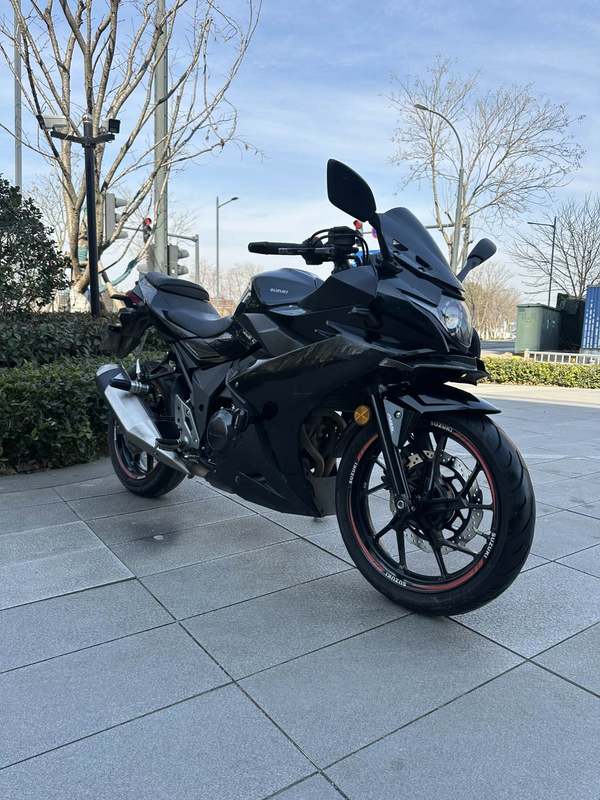豪爵铃木 GSX250R
