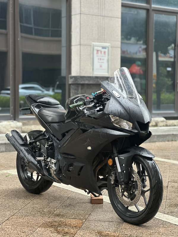 雅马哈 YZF-R3