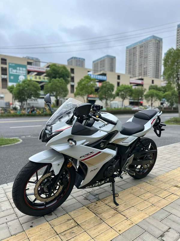 豪爵铃木 GSX250R