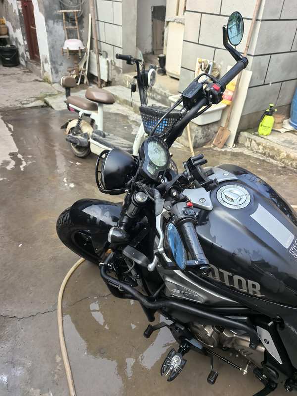 QJMOTOR 闪500S