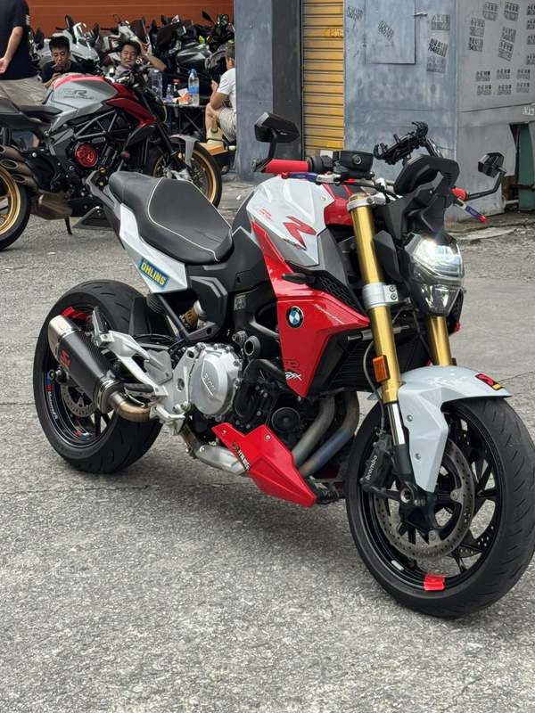 宝马 F 900 R