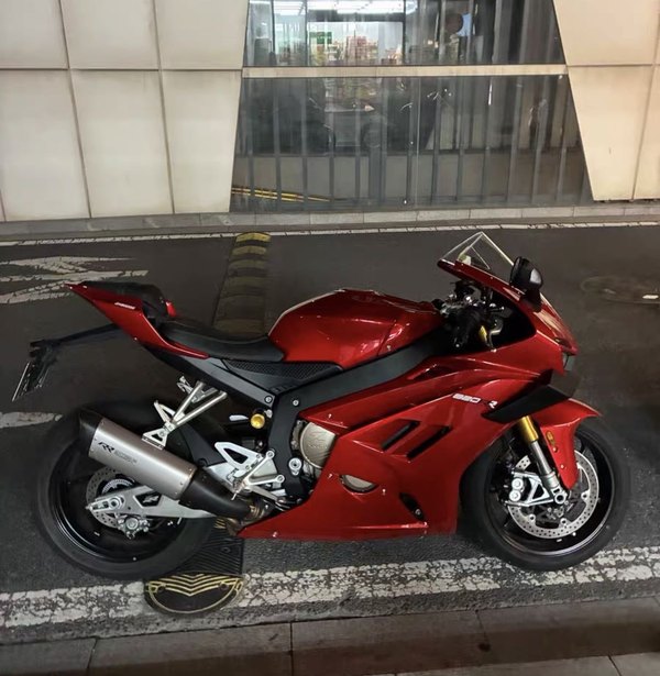 张雪机车 820RR