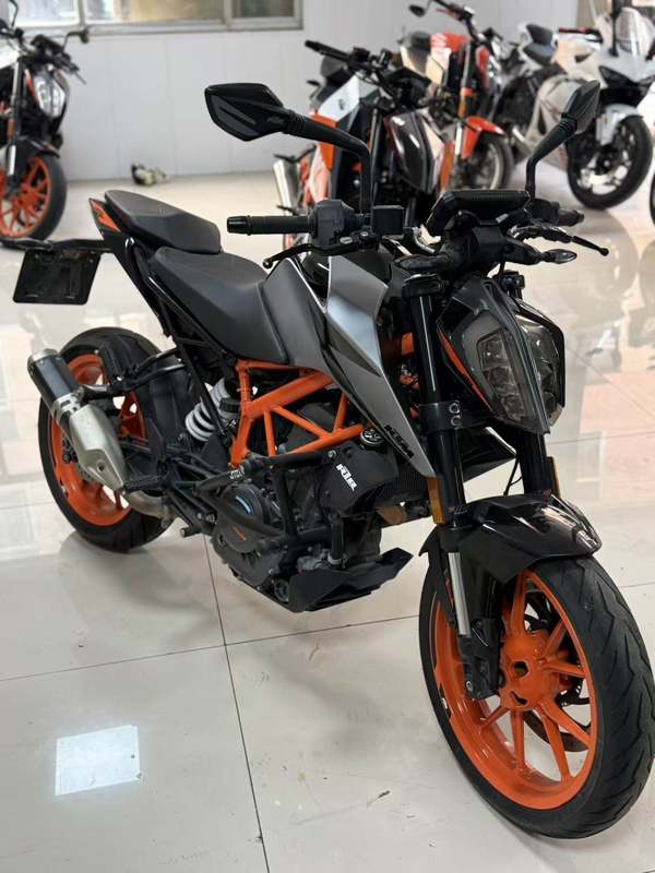 KTMR2R 390 Duke