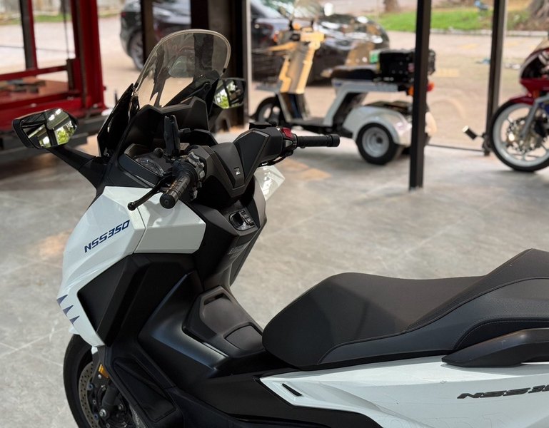 本田WING NSS350