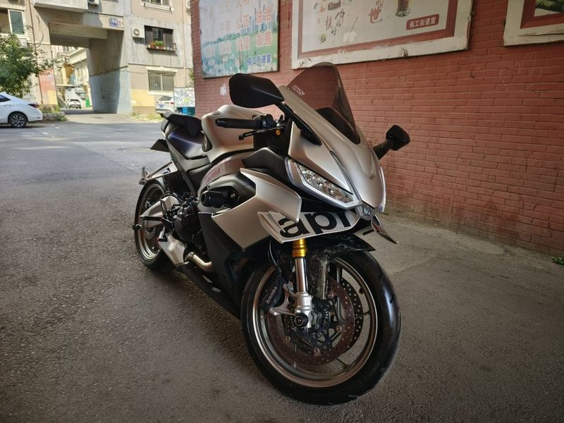 阿普利亚 RS 660 