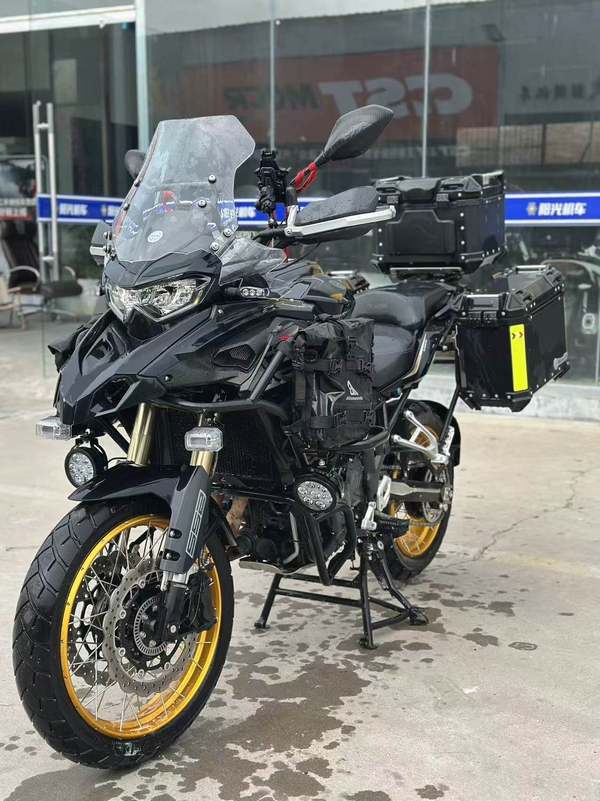贝纳利 TRK552