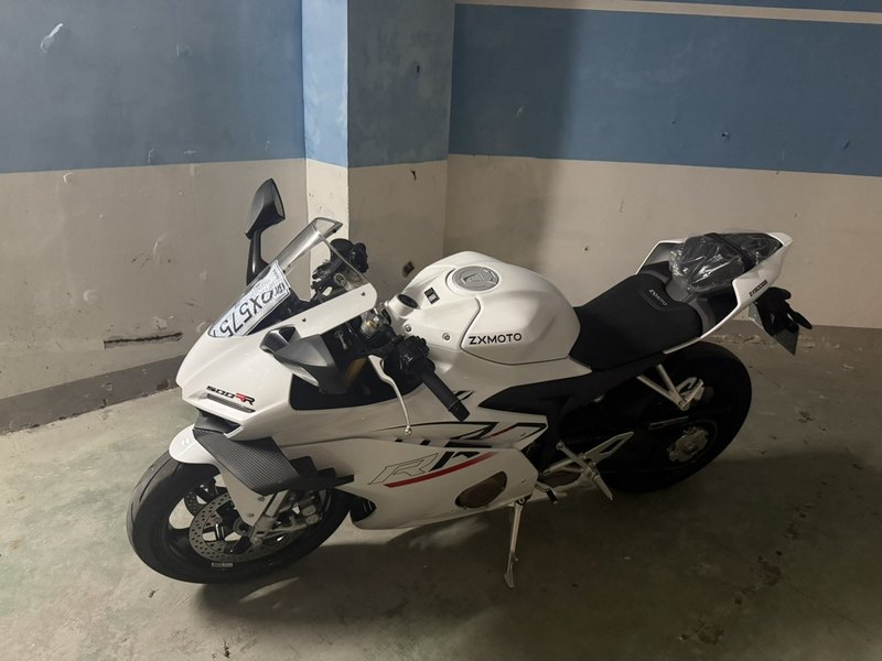 张雪机车 500RR