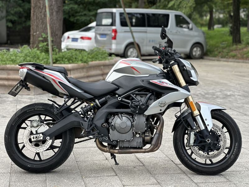 贝纳利 TNT600i
