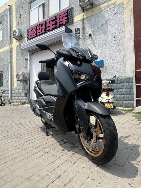 雅马哈 XMAX