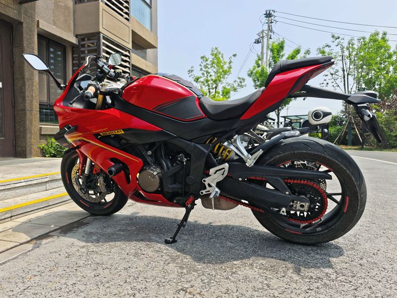 QJMOTOR 赛800