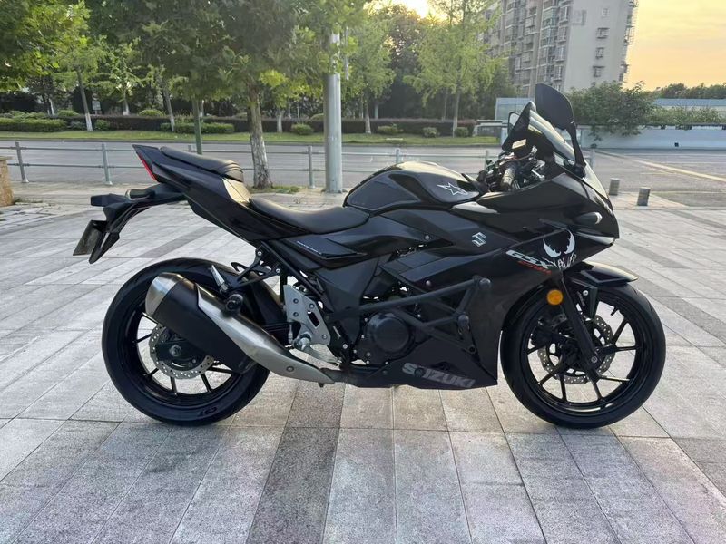 豪爵铃木 GSX250R