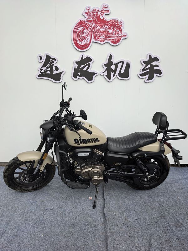 QJMOTOR 闪300S