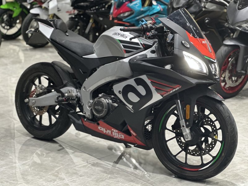 宗申阿普利亚 GPR250R