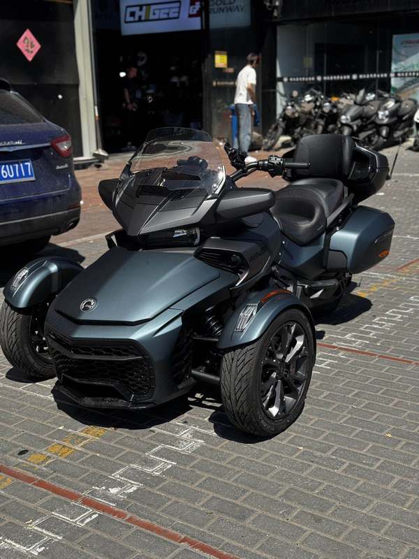 庞巴迪 Spyder F3 